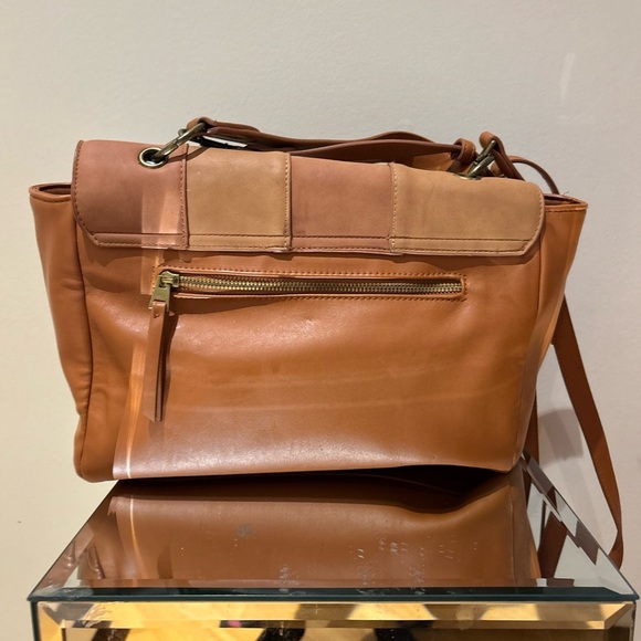 Universal Thread Tan and Brown Shoulder Bags with Contemporary Design - Picture 3 of 6